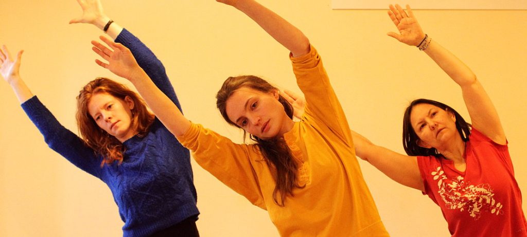 Kum Nye Tibetaanse Yoga opent je voor al je ervaring. Door te onstpannen en te voelen kom je beter in je vel te zitten. Welkom bij de jaartraining Kum Nye ontwikkelen bij Nyingma Centrum Nederland.